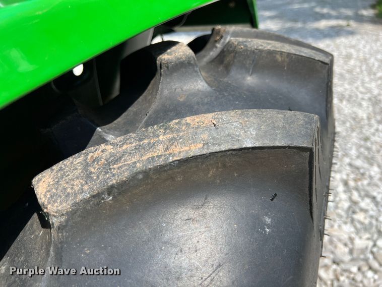 image for item IA9011 2008 John Deere 3005  tractor