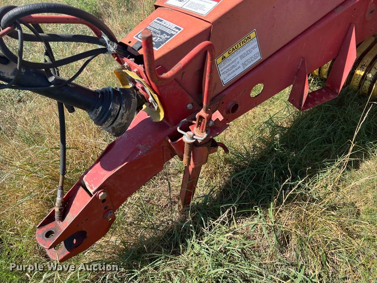 image for item IA9015 1993 New Holland 640  round baler