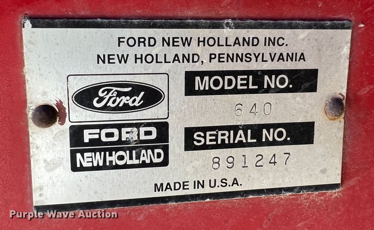 image for item IA9015 1993 New Holland 640  round baler