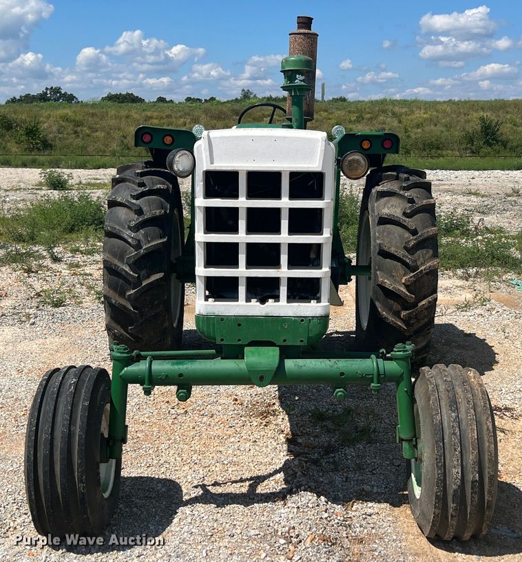 image for item IA9024 Oliver 1800  tractor