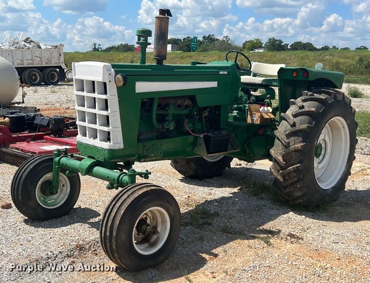 image for item IA9024 Oliver 1800  tractor