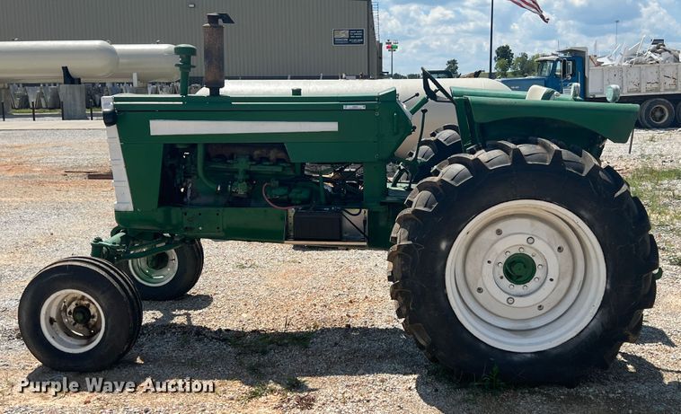 image for item IA9024 Oliver 1800  tractor