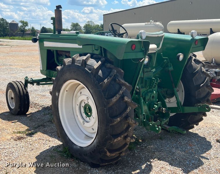 image for item IA9024 Oliver 1800  tractor