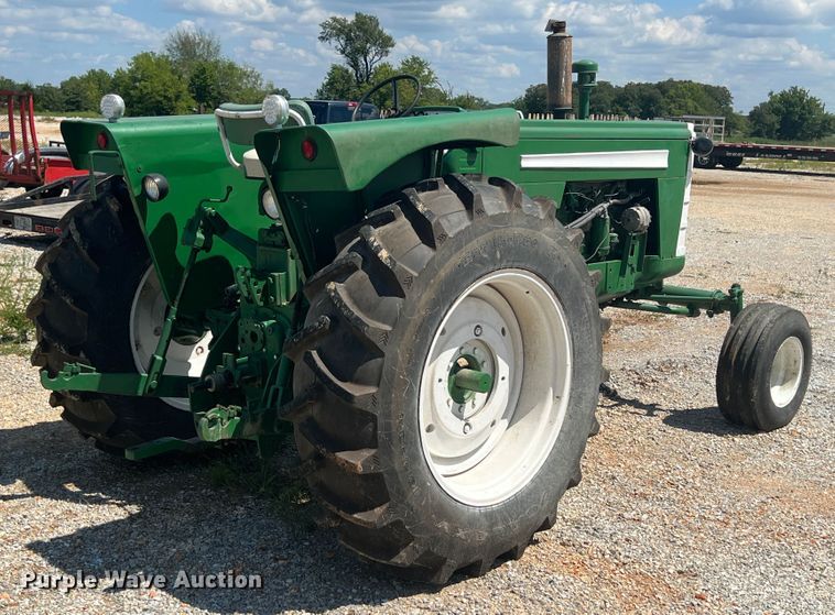 image for item IA9024 Oliver 1800  tractor