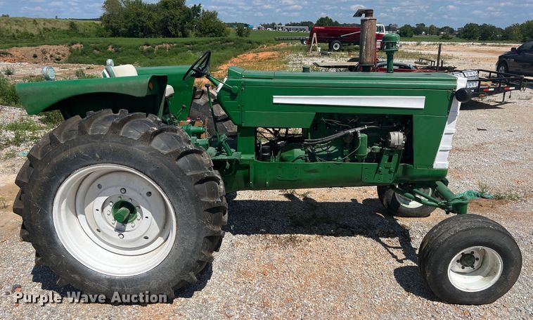 image for item IA9024 Oliver 1800  tractor