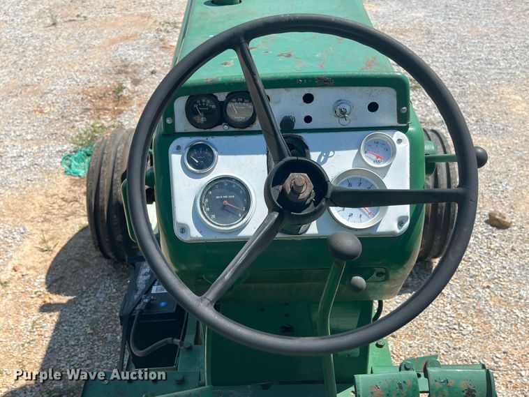 image for item IA9024 Oliver 1800  tractor