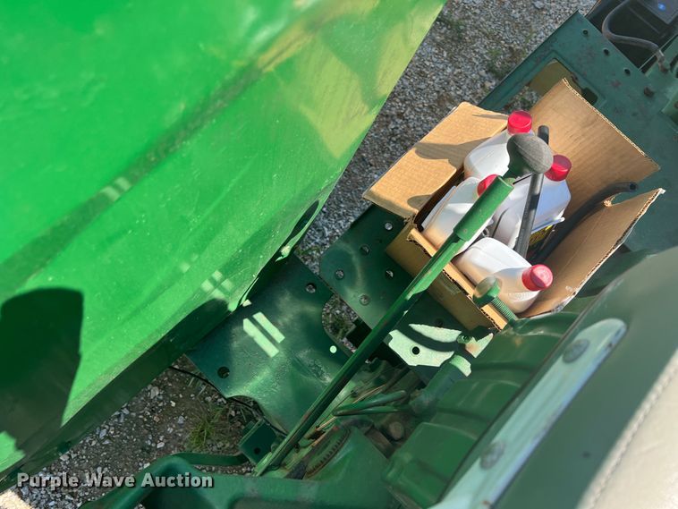 image for item IA9024 Oliver 1800  tractor