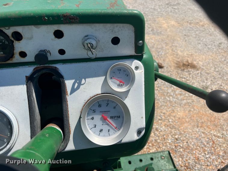 image for item IA9024 Oliver 1800  tractor