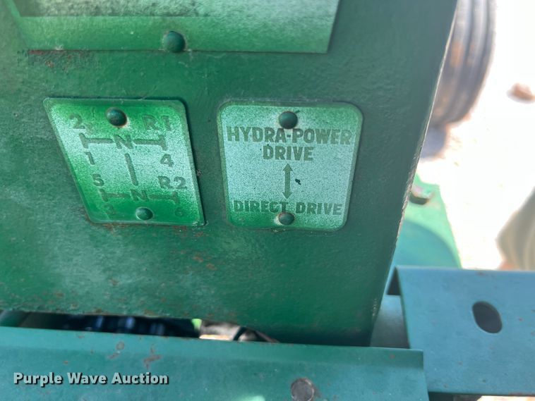 image for item IA9024 Oliver 1800  tractor