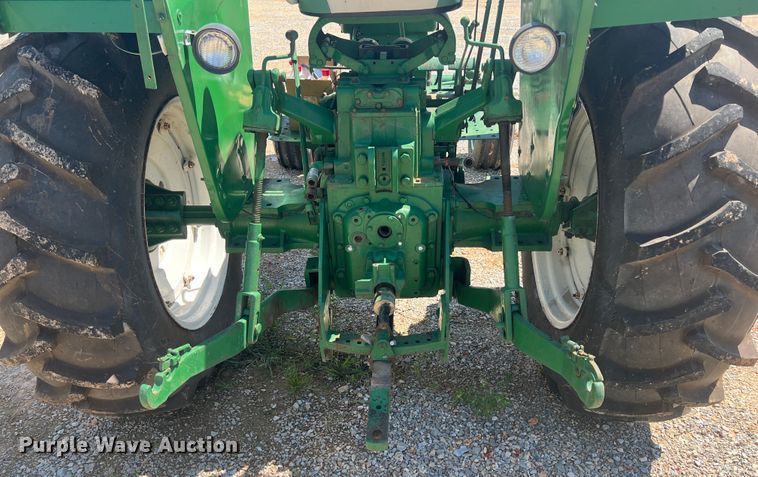 image for item IA9024 Oliver 1800  tractor