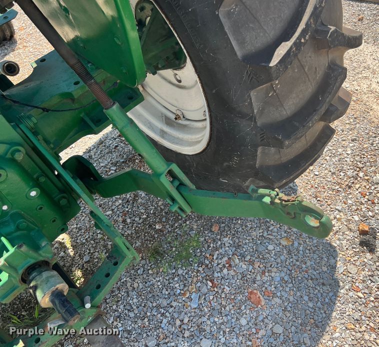 image for item IA9024 Oliver 1800  tractor