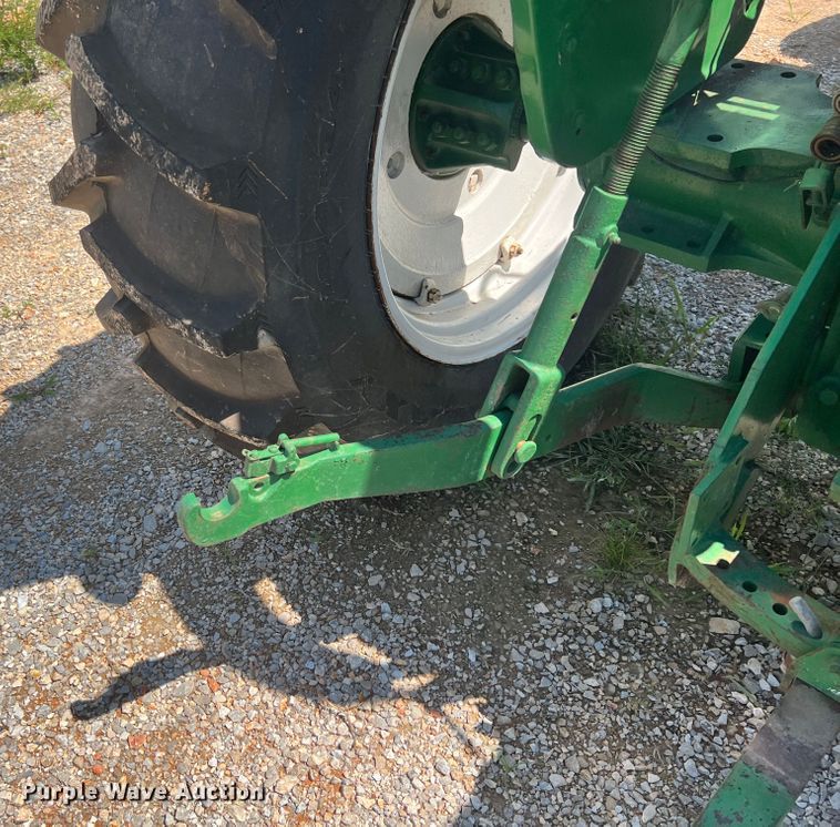 image for item IA9024 Oliver 1800  tractor