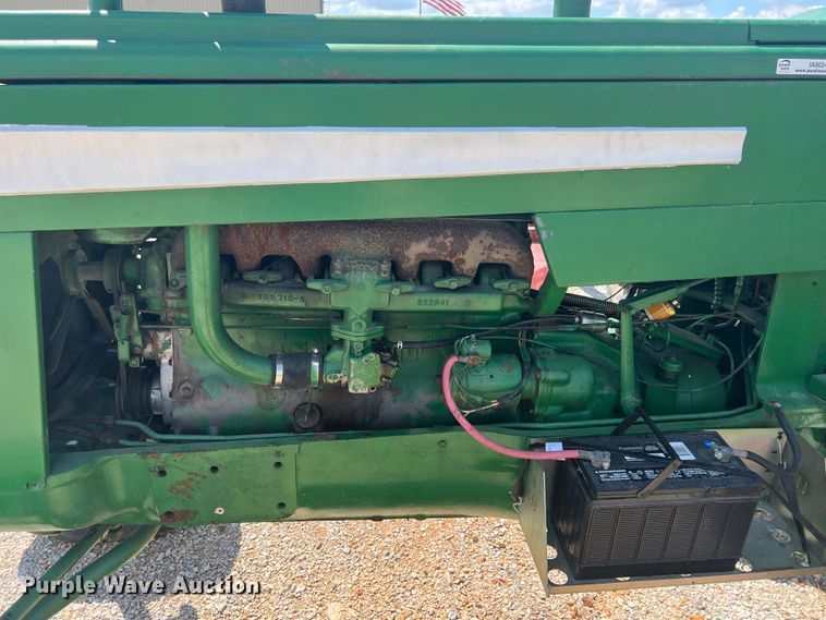 image for item IA9024 Oliver 1800  tractor