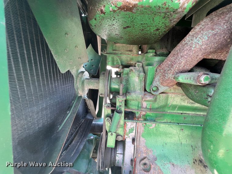 image for item IA9024 Oliver 1800  tractor