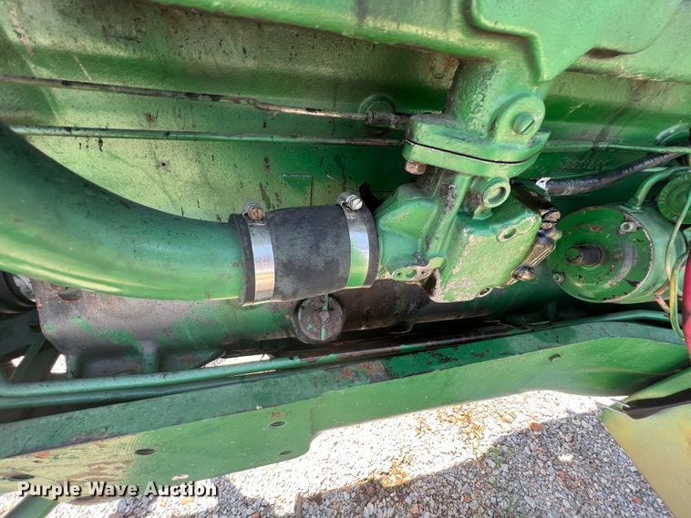 image for item IA9024 Oliver 1800  tractor