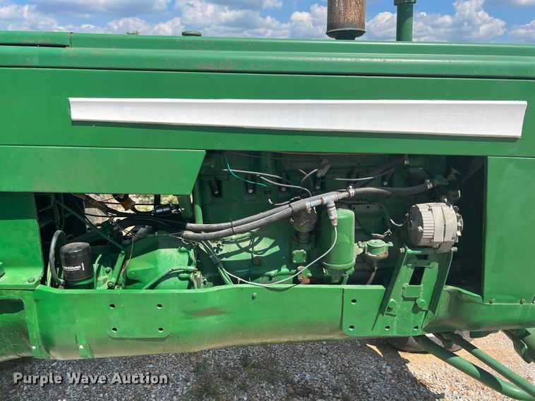 image for item IA9024 Oliver 1800  tractor