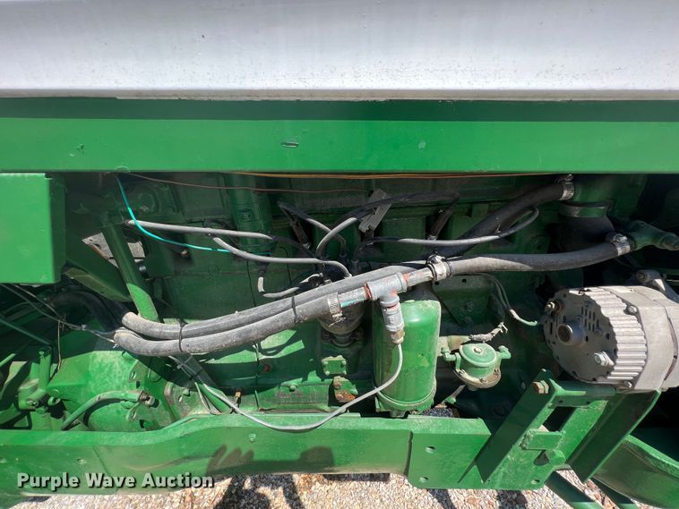 image for item IA9024 Oliver 1800  tractor