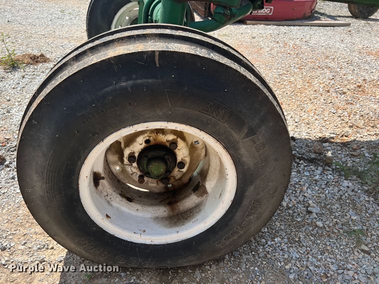 image for item IA9024 Oliver 1800  tractor