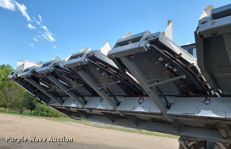 image for item JC9600 2017 Sheyenne Sunmaster 12R30  row crop head