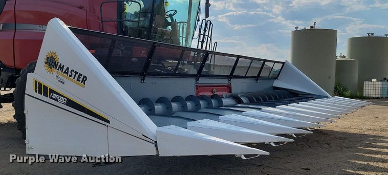 image for item JC9601 2017 Sheyenne Sunmaster 12R30  row crop head