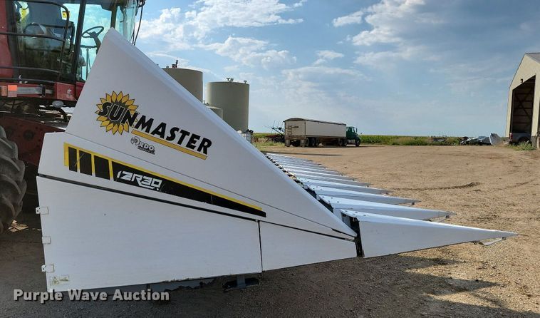 image for item JC9601 2017 Sheyenne Sunmaster 12R30  row crop head