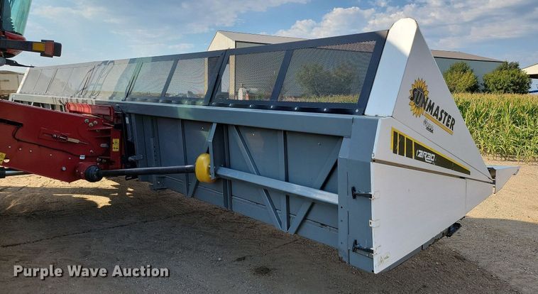 image for item JC9601 2017 Sheyenne Sunmaster 12R30  row crop head