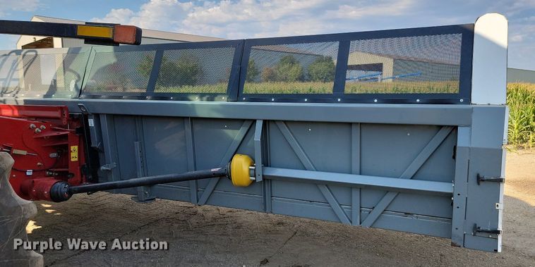 image for item JC9601 2017 Sheyenne Sunmaster 12R30  row crop head