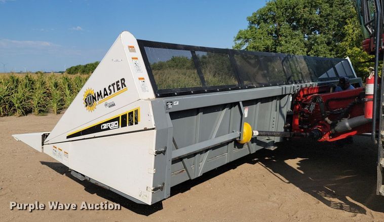 image for item JC9601 2017 Sheyenne Sunmaster 12R30  row crop head