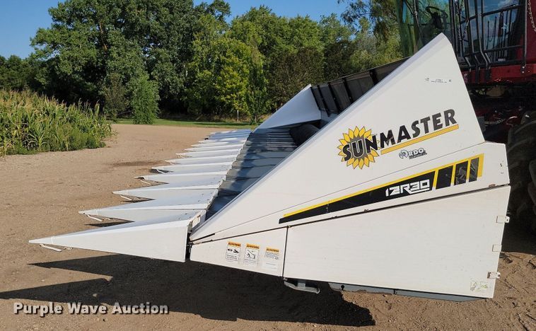 image for item JC9601 2017 Sheyenne Sunmaster 12R30  row crop head