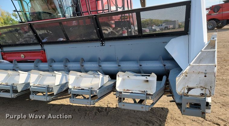 image for item JC9601 2017 Sheyenne Sunmaster 12R30  row crop head