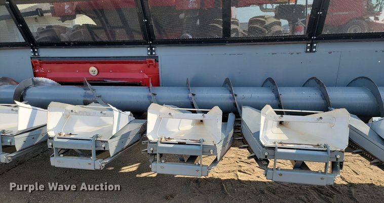 image for item JC9601 2017 Sheyenne Sunmaster 12R30  row crop head