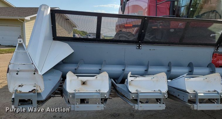 image for item JC9601 2017 Sheyenne Sunmaster 12R30  row crop head