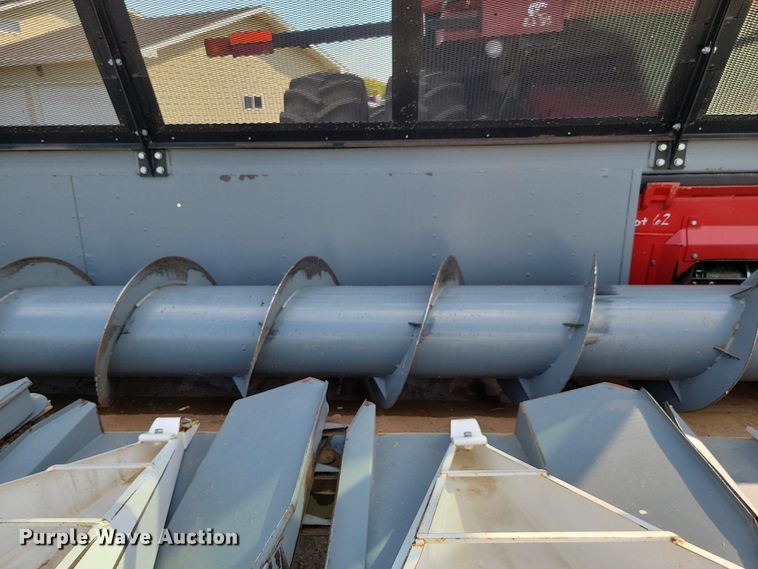 image for item JC9601 2017 Sheyenne Sunmaster 12R30  row crop head