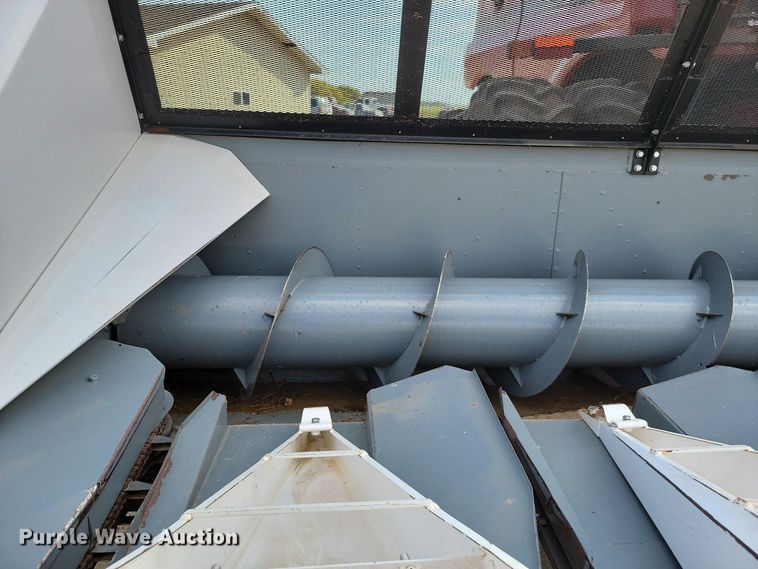 image for item JC9601 2017 Sheyenne Sunmaster 12R30  row crop head