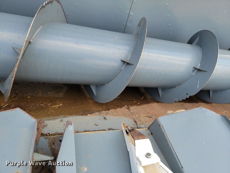 image for item JC9601 2017 Sheyenne Sunmaster 12R30  row crop head