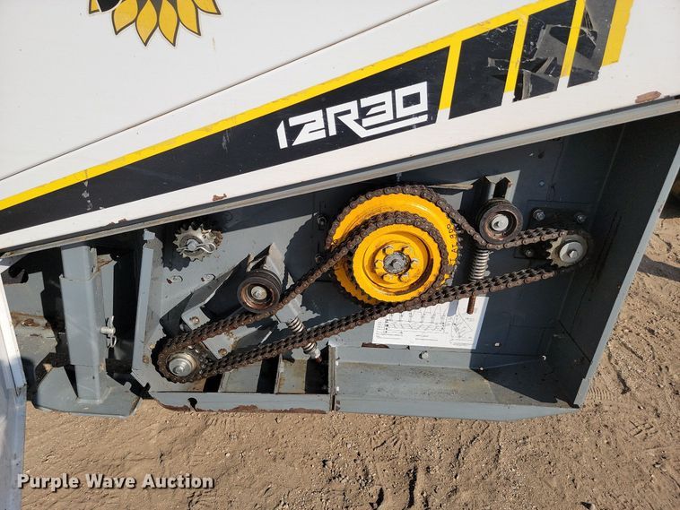 image for item JC9601 2017 Sheyenne Sunmaster 12R30  row crop head