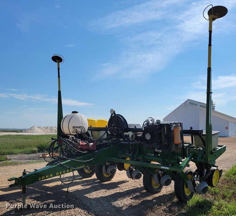 image for item JC9625 John Deere 7000  planter