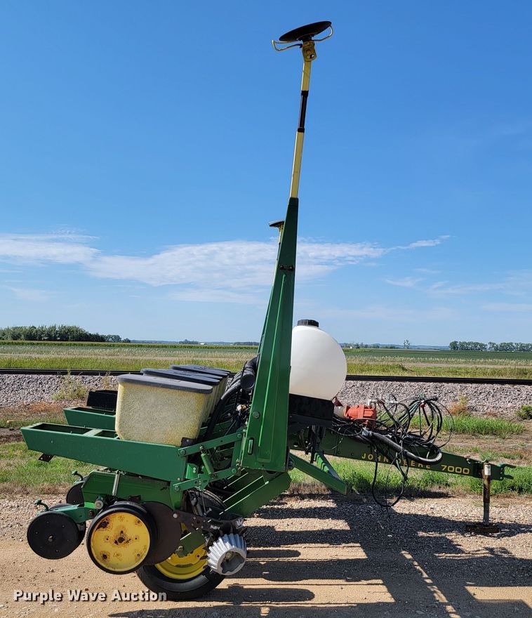 image for item JC9625 John Deere 7000  planter