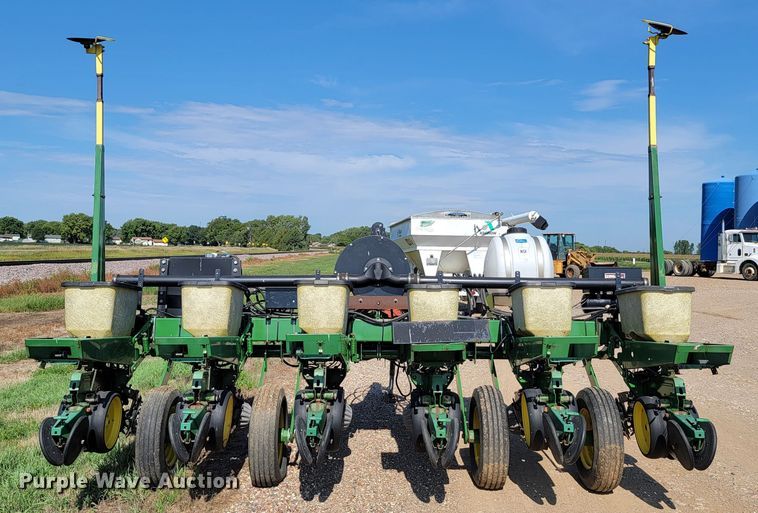 image for item JC9625 John Deere 7000  planter