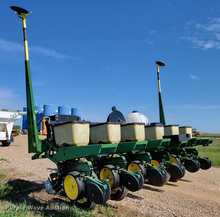 image for item JC9625 John Deere 7000  planter