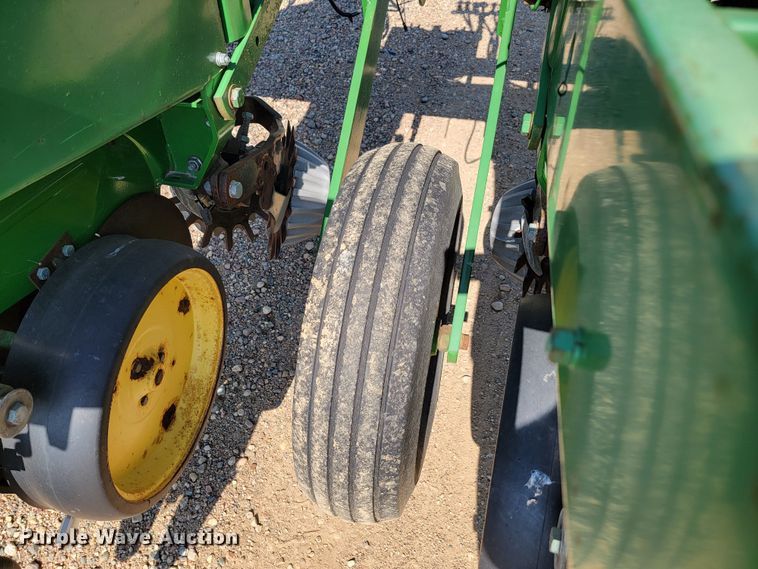 image for item JC9625 John Deere 7000  planter