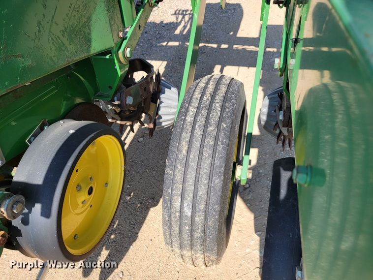 image for item JC9625 John Deere 7000  planter