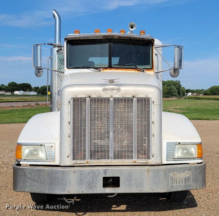 image for item JC9628 1999 Peterbilt 377  truck cab and chassis