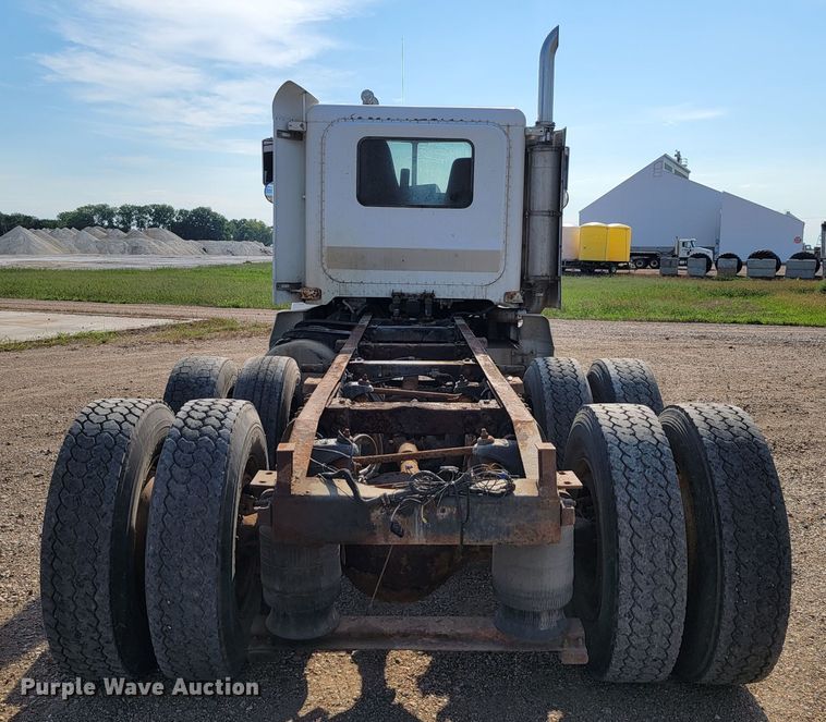 image for item JC9628 1999 Peterbilt 377  truck cab and chassis