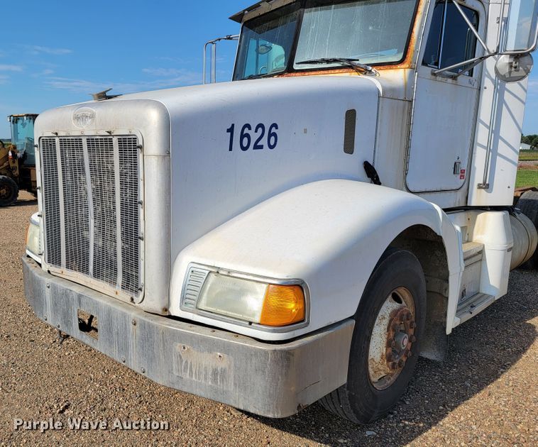 image for item JC9628 1999 Peterbilt 377  truck cab and chassis