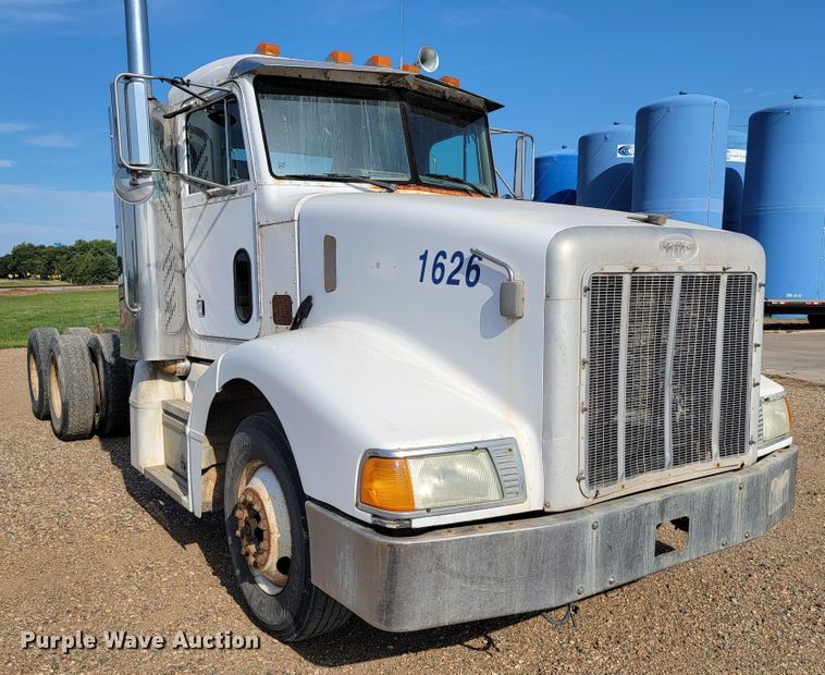 image for item JC9628 1999 Peterbilt 377  truck cab and chassis