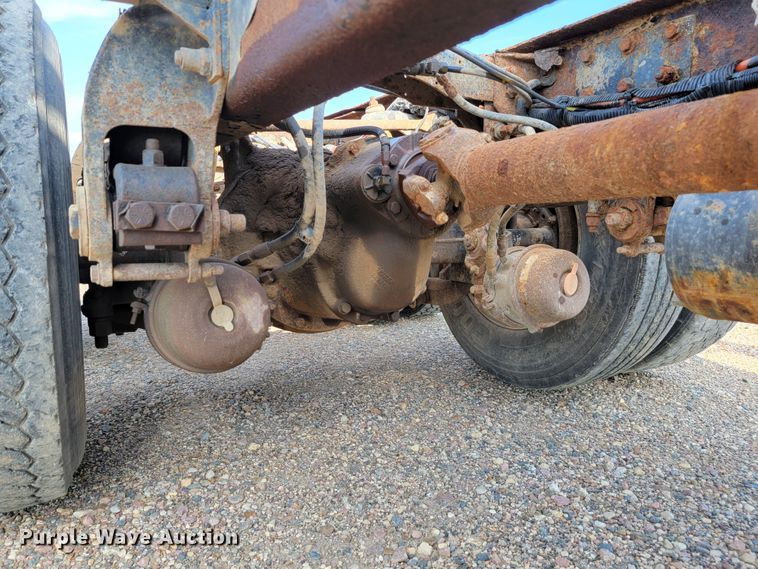 image for item JC9628 1999 Peterbilt 377  truck cab and chassis