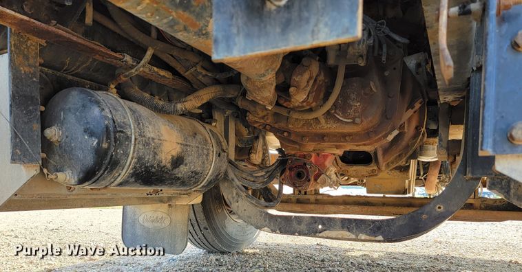 image for item JC9628 1999 Peterbilt 377  truck cab and chassis