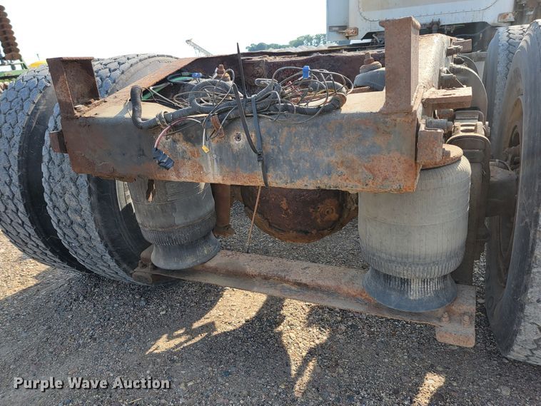 image for item JC9628 1999 Peterbilt 377  truck cab and chassis