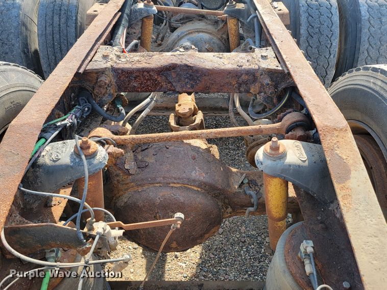 image for item JC9628 1999 Peterbilt 377  truck cab and chassis